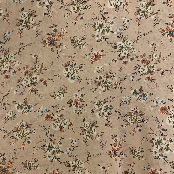 Dainty Forever 21 Sheer Blouse. - Picture 4 of 6